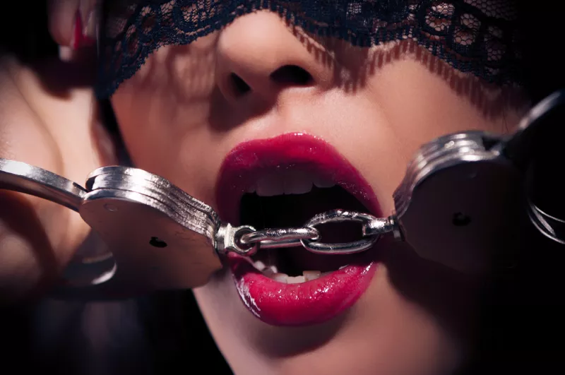 Iníciate en el BDSM: guía realista, segura y excitante